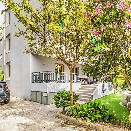 House-garden & Hydromassage-sea-free Parking بيت للعطل